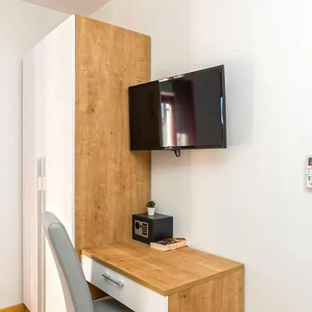 Slavica Zadarvillas סבטי פיליפ אי ג'קוב